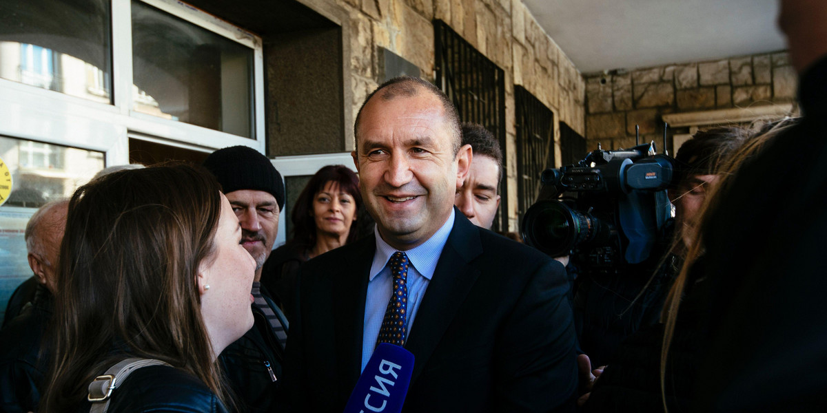 Rumen Radew wygrywa wybory prezydenckie w Bułgarii