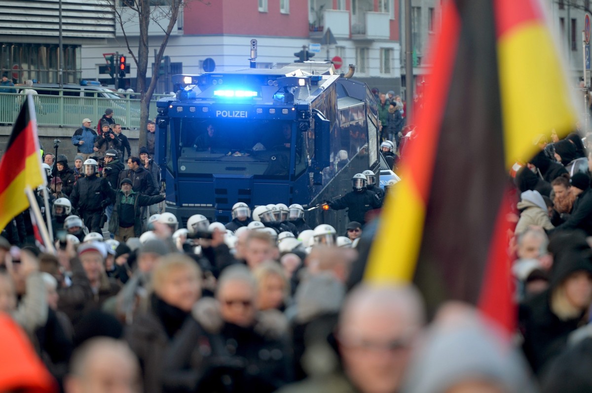 Demonstracja Pegidy przeciwko imigrantom w Kolonii