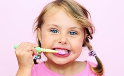 Infekcja zęba u dziecka? Poznaj niepokojące objawy