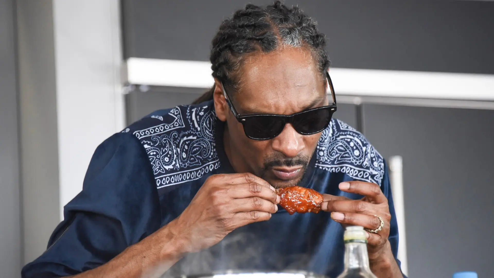 Przepalona, ale nie przypalona. Snoop Dogg wydaje książkę kucharską