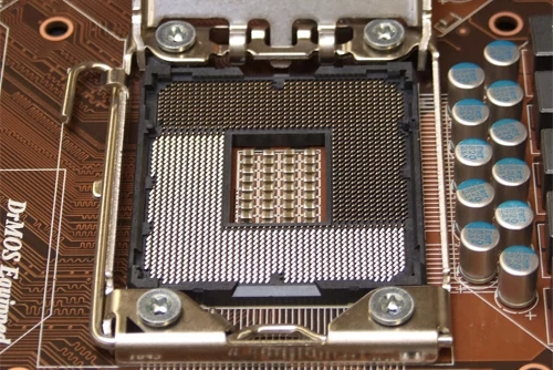 Wydajne gniazdo LGA 1366 może nie być wystarczająco wydajne dla nowej linii 8-rdzeniowych procesorów Intela