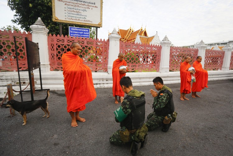 Przewrót wojskowy w Tajlnadii. Fot. EPA/RUNGROJ YONGRIT