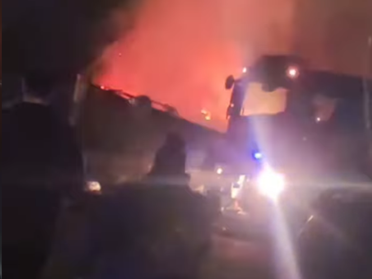 Ugljenisano telo pronađeno nakon požara u garažama u Vrbasu