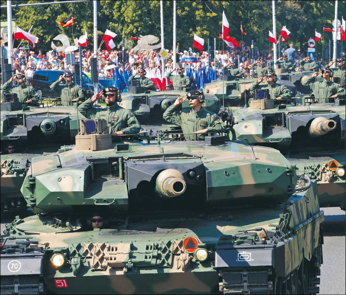 Czołgi były dominującym elementem defilady w Warszawie