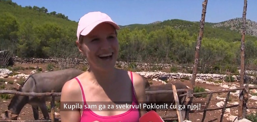 Turistkinja iz Slovenije sa poklonom za svekrvu