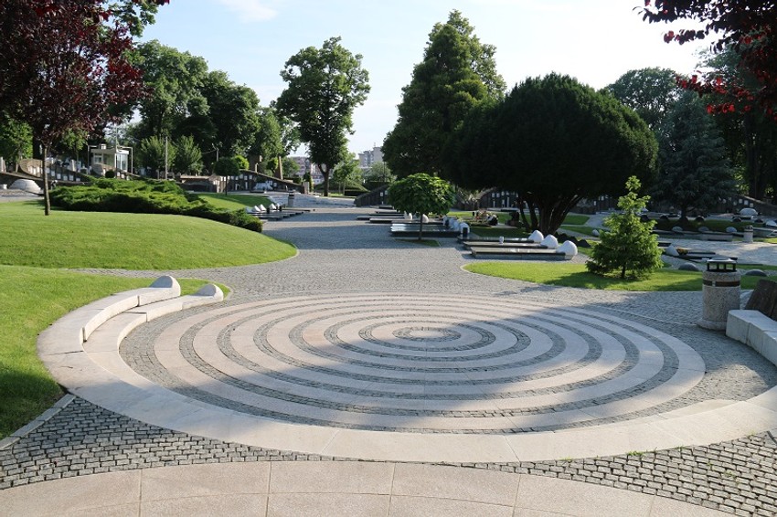 Aleja zaslužnih građana na Novom groblju.