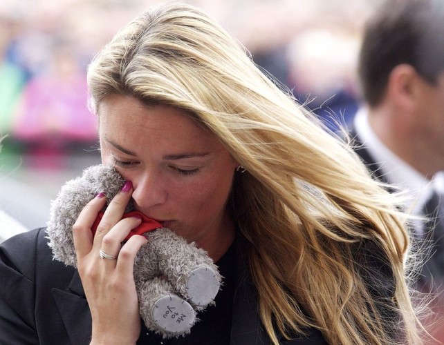 An Sophie, dziewczyna belgijskiego kolarza Woutera Weylandta, który zginął w wypadku w czasie wyścigu Giro d'Italia; maj 2011