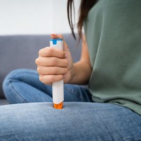 Anafilaxiás sokk: az orvos elmondja, hogyan használja az életmentő epinefrin injekciót
