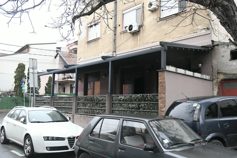 Zapaljen kafić na vračaru