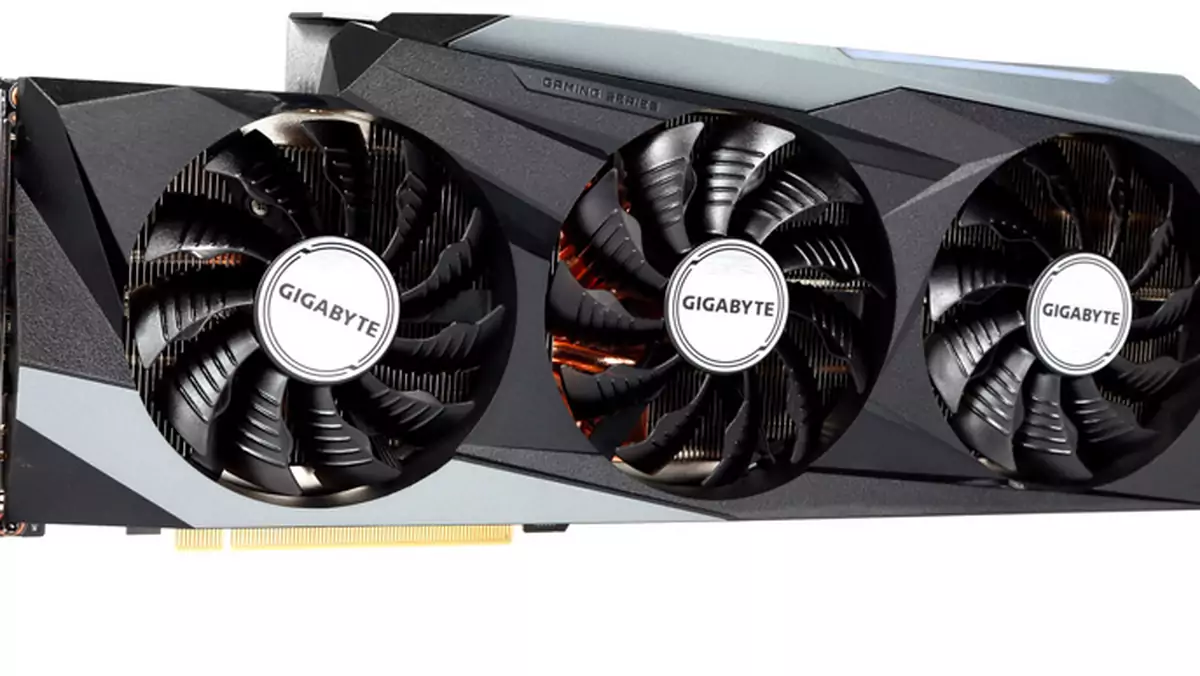 Gigabyte GeForce RTX 3090 Gaming OC 24G – układ chłodzenia wyposażony jest w trzy wentylatory; pierwszy ma 80 mm średnicy, dwa pozostałe 90 mm