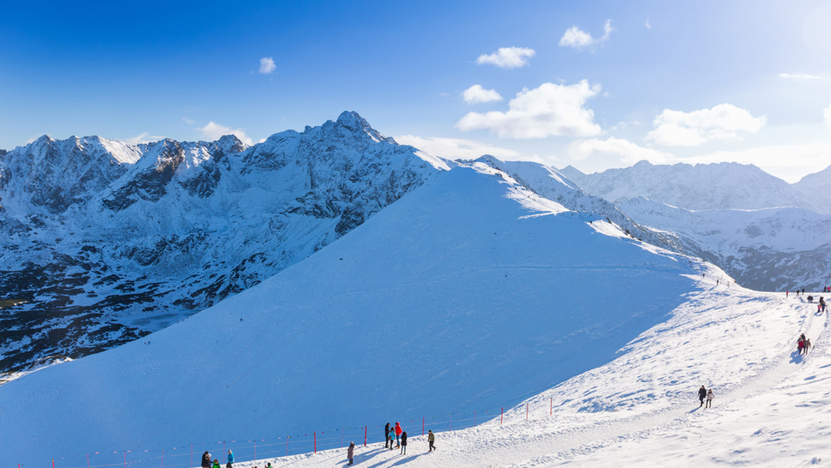 Wczoraj na Podhalu znów zrobiło się biało. Jak na tę porę roku przystało temperatura spadła także nieco poniżej zera. To dobre informacje dla narciarzy, którzy mogą być spokojni - śniegu w górach nie zabraknie!
