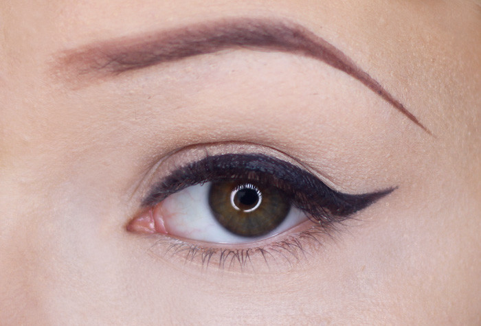4. Eyeliner - wypełnienie kreski