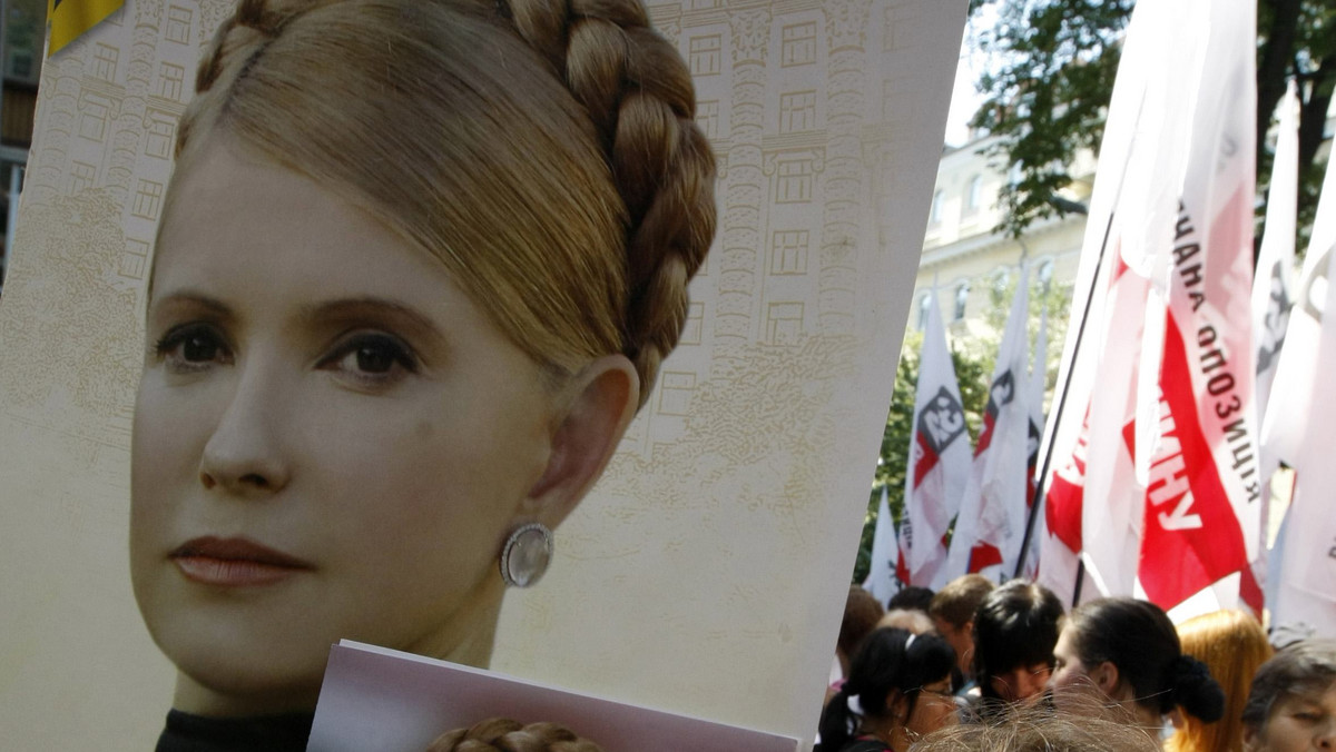 Pogarsza się stan zdrowia byłej premier Ukrainy Julii Tymoszenko, która prowadzi głodówkę w proteście przeciw sfałszowaniu wyborów parlamentarnych - poinformował obrońca odsiadującej karę siedmiu lat więzienia opozycjonistki, Ołeksandr Płachotniuk.