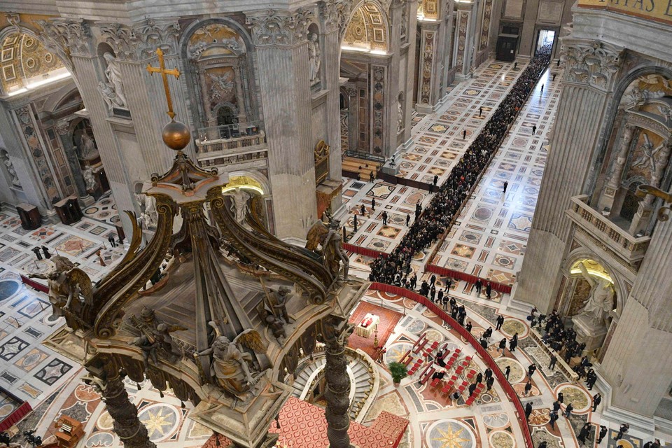 Pożegnanie zmarłego papieża emeryta Benedykta XVI