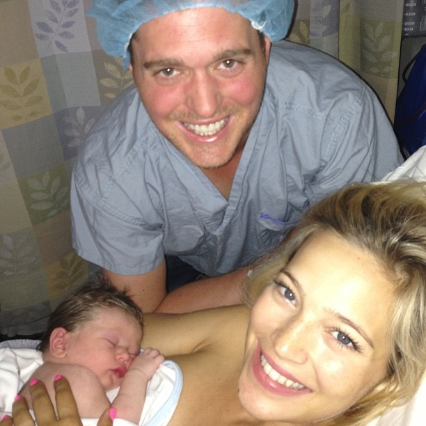 Michael Buble z żoną po narodzinach syna (2014)