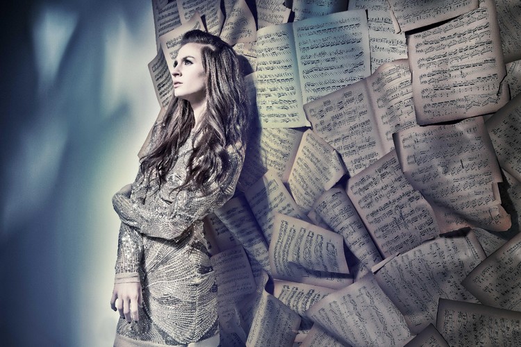 Sylwia Grzeszczak na zdjęciach z sesji do albumu 'Komponując siebie'