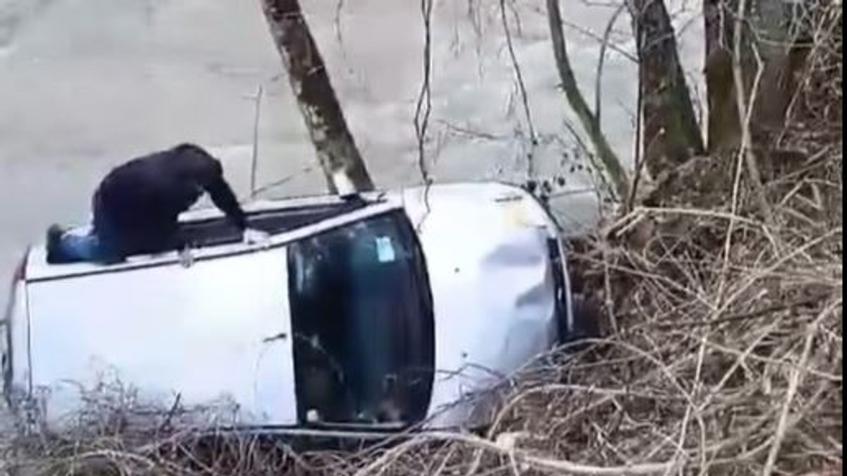 Spasio muškarca koji je sleteo u reku