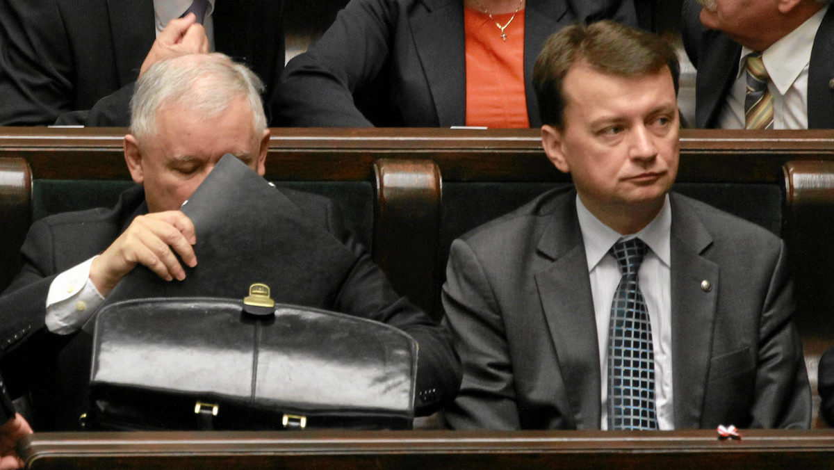 Politycy PO zwrócili się do prezesa PiS Jarosława Kaczyńskiego, aby ten "co najmniej upomniał" szefa klubu parlamentarnego PiS Mariusza Błaszczaka za "skandaliczną" - w ocenie Platformy - wypowiedź krytykującą wielokulturowość. PO wzywa Kaczyńskiego do zabrania głosu w tej sprawie.