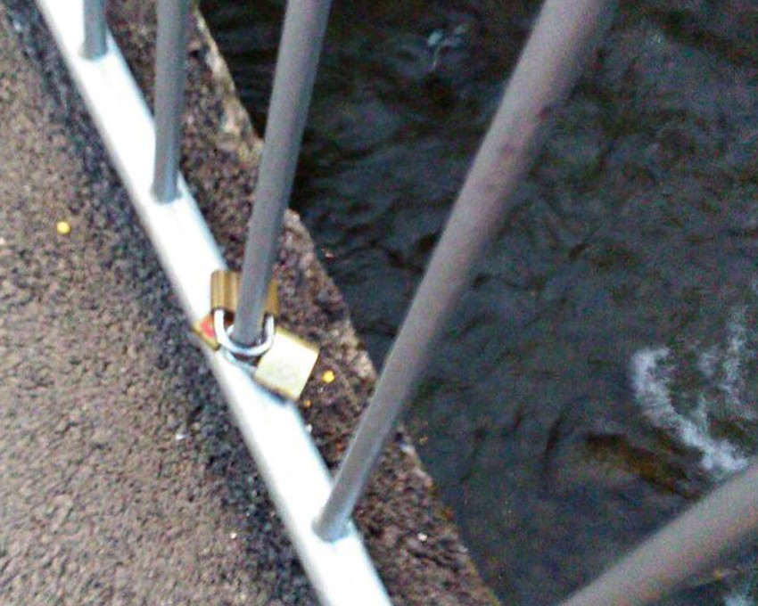 Katanac ljubavi na mostu na Ćehotini