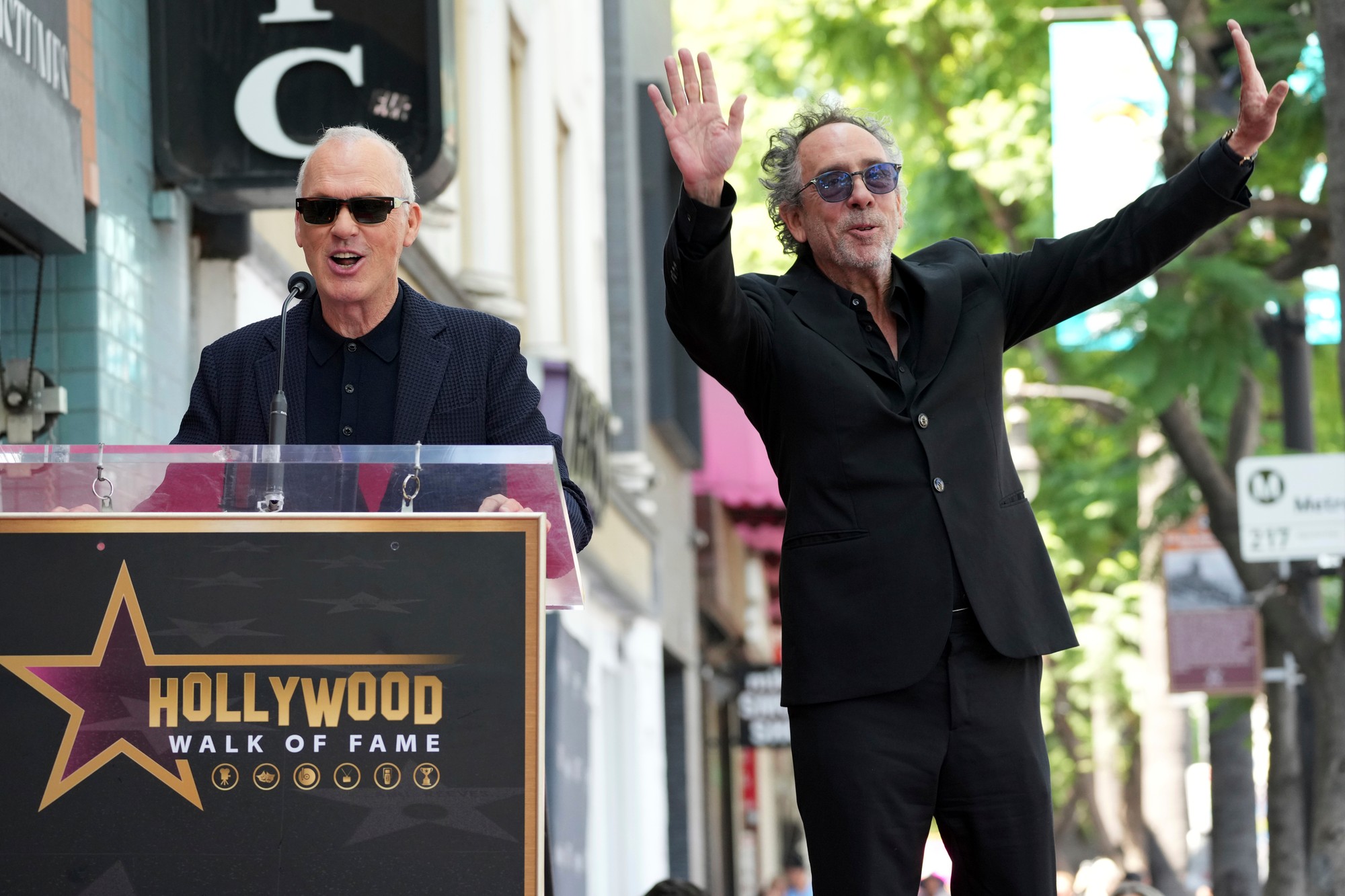 Režisér Tim Burton počas slávnostného udelenia hviezdy na hollywoodskom Chodníku slávy v Los Angeles.