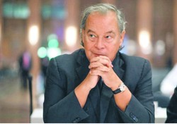 Clemens Vedder poluje w sklepie z narzędziami