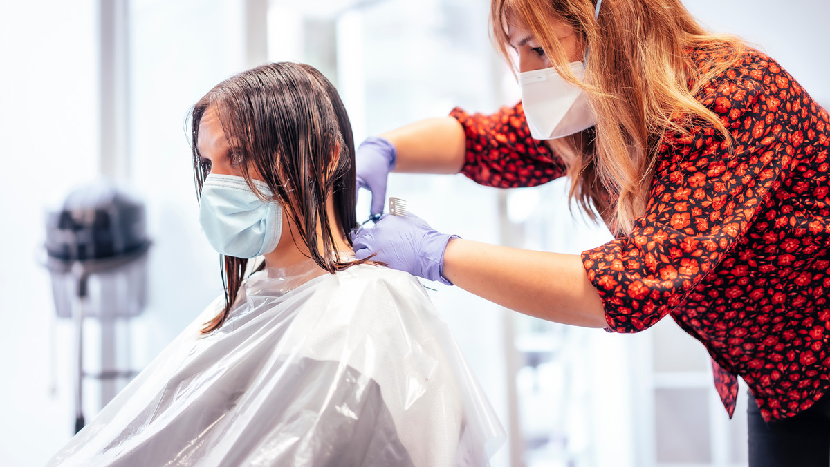 Salony fryzjerskie i kosmetyczne otwarte - ilu klientów wróciło?