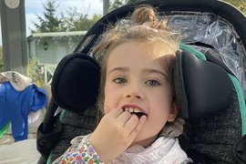 "Rodila sam zdravu devojčicu i proslavila joj prvi rođendan, a ona je ODJEDNOM PRESTALA DA GOVORI, HODA I RASTE": Viktorijina ćerka 9 godina ŽIVI KAO BILJKA