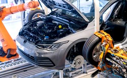 Volkswagen Golf 8 już poprawiony. Opinie kierowców zaważyły