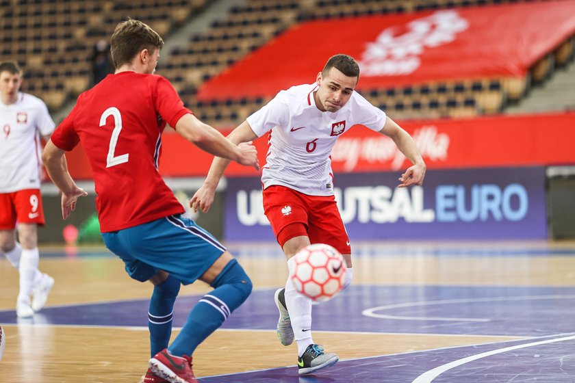 Do gry w futsal namówił go o siedem lat starszy brat, który dziś jest jego trenerem w Constrakcie Lubawa.