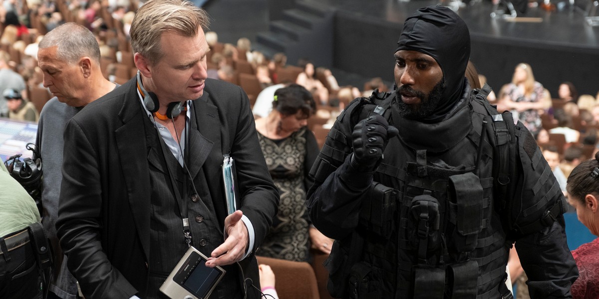 Reżyser Christopher Nolan i aktor John David Washington na planie filmu Tenet.