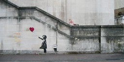 Anonimowość nie pomaga Banksy'emu. Co z prawami do jego dzieł?