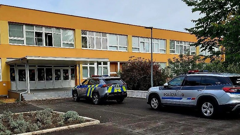 Polícia v Košiciach vzniesla obvinenie pre vyhrážky smrťou medzi spolužiakmi. (ilustračné foto)