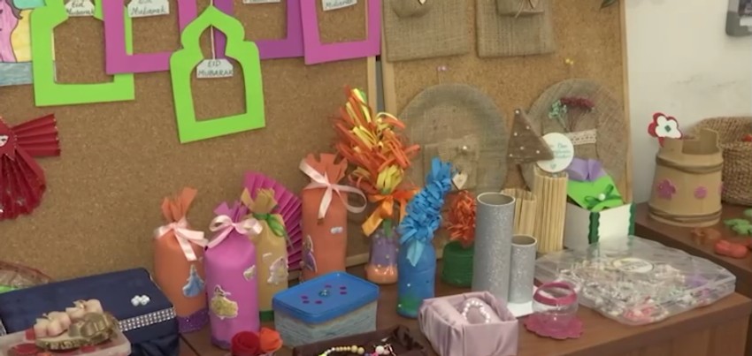 Suveniri se izrađuju na kreativnim radionicama, a prodaju na bazarima i u kafiću