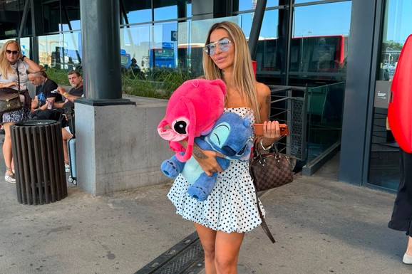 (VIDEO) ANELI OTPUTOVALA U DUBROVNIK KOD ĆERKE NORE Pune ruke plišanih igračaka, sa njom i Osman Karić: "Stanija ne može da podnese jer sam ja majka"