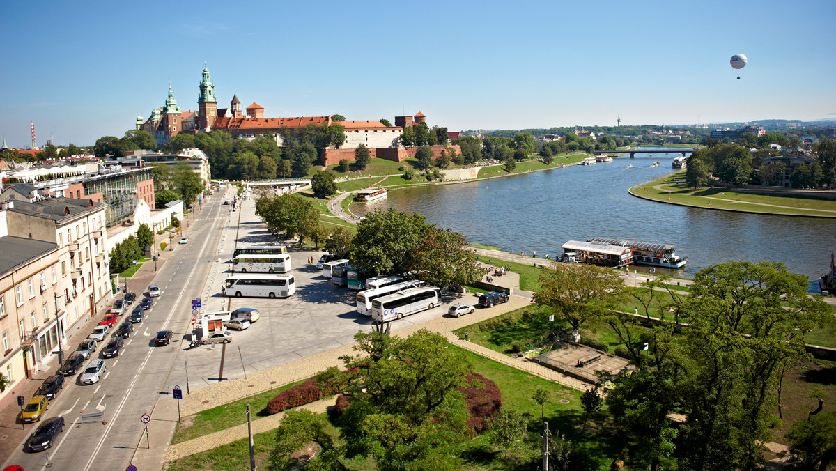 Od 18 czerwca do 29 lipca publicznie wyłożony był projekt zmian w Studium Uwarunkowań i Kierunków Zagospodarowania Przestrzennego Miasta. W tym czasie do papierowej wersji zajrzało 1500 krakowian. Wciąż każdy może zgłaszać uwagi do studium. Jest na to czas do 19 sierpnia.