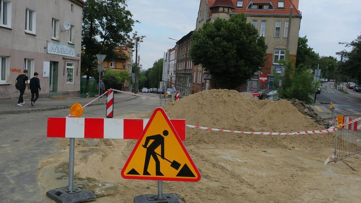 Bydgoscy drogowcy pracują nad utworzeniem kontrapasa, który pozwoli cyklistom jeździć pod prąd jednokierunkową ulicą Wiatrakową. Dzięki temu znacznie zwiększą się możliwości dojazdu do centrum rowerem.