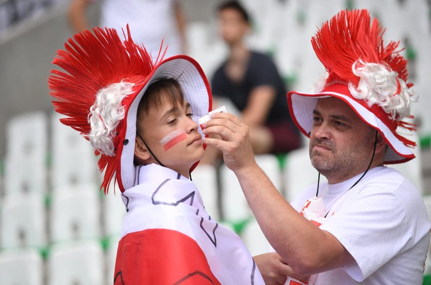 Piękne fanki na trybunach meczu Polska - Szwajcaria. GALERIA