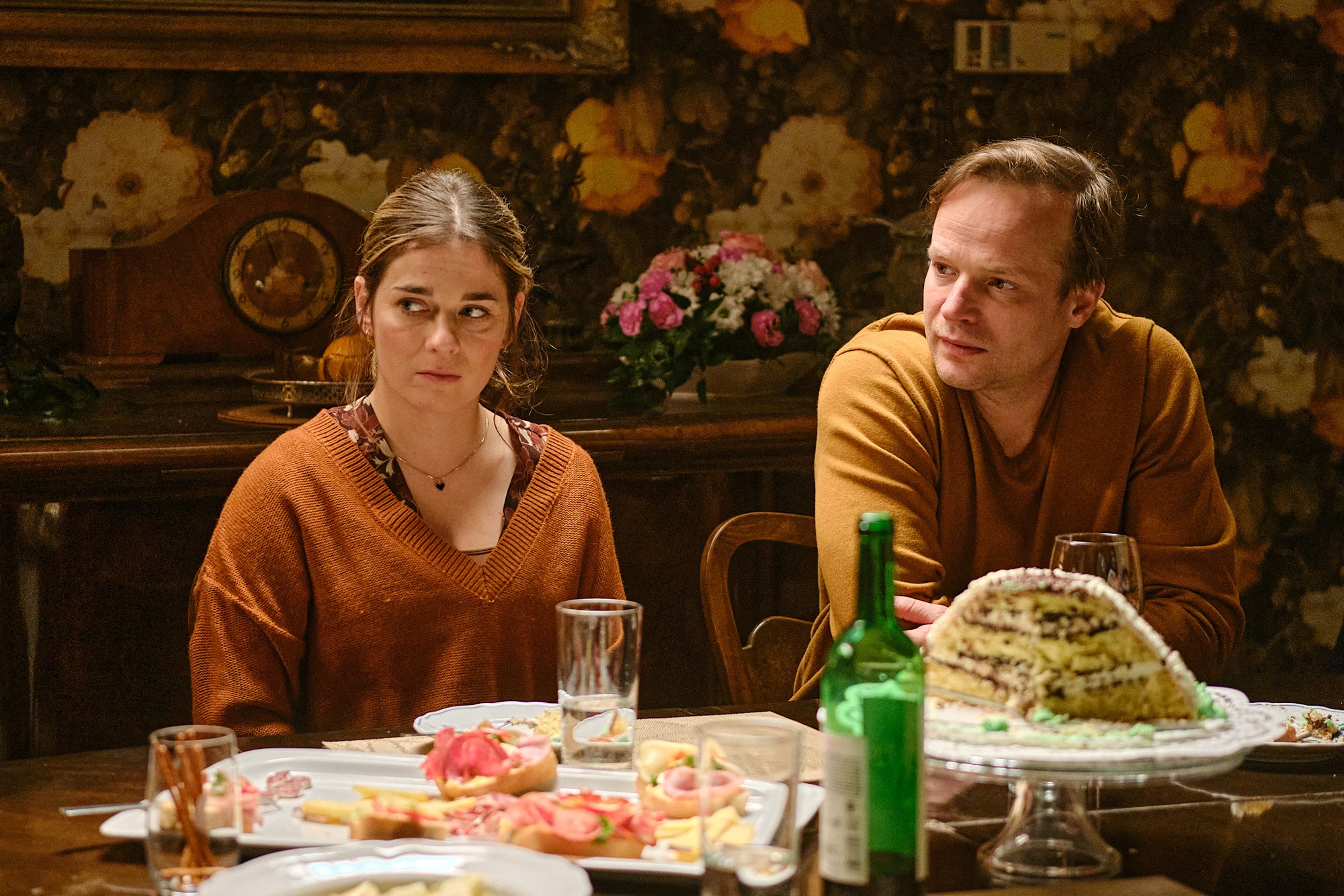 Dance with the bear - Pavla Gajdošíková and Kryštof Hádek as a couple facing a life decision 