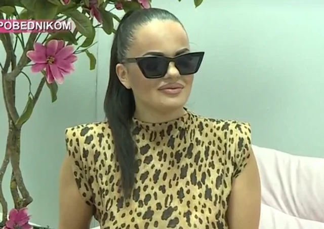 Bila sa MC Stojanom, a o njenoj aferi sa OŽENJENIM PEVAČEM brujala je nacija: Ova fatalna crnka večeras ulazi u Elitu