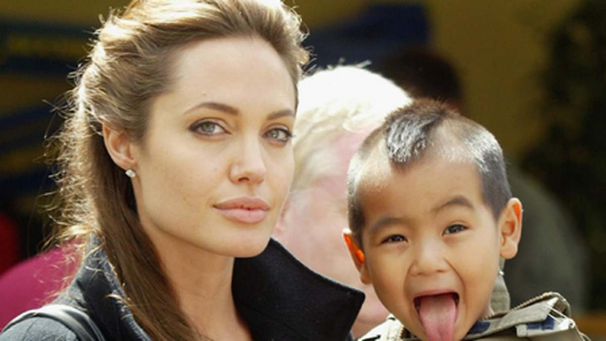 Mimo że jest jedną z najsłynniejszych aktorek świata, to 36-letnia Angelina Jolie chciałaby zostać zapamiętana przede wszystkim jako znakomita matka i działaczka na rzecz lepszego świata. Dla niej samej wzorem jest jej własna matka.