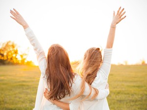 7 dolog, amit a húszas éveitekben meg kell tennetek a legjobb barátnőddel