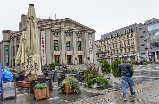 To właśnie Teatr Śląski (na zdjęciu), przy wsparciu organizacyjnym Muzeum Śląskiego, jest organizatorem festiwalu. Spektakle mają się odbywać nie tylko w przestrzeniach obu instytucji, ale też w plenerze, na katowickim Rynku.