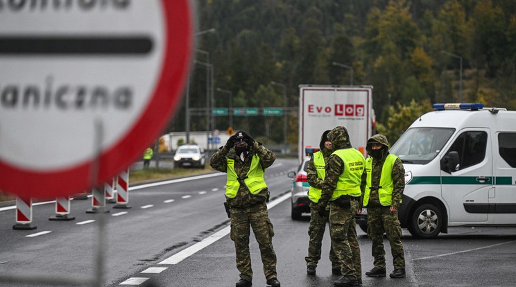 Megerősített járőrök a szlovák-magyar  határon/Fotó:profimedia