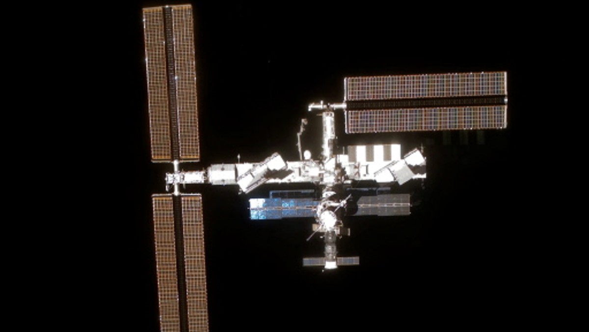 Już dawno kosmonauci Międzynarodowej Stacji Kosmicznej z taką niecierpliwością nie czekali na przybycie promu kosmicznego. Powodem tego jest awaria... kosmicznej toalety - podały Fakty TVN.