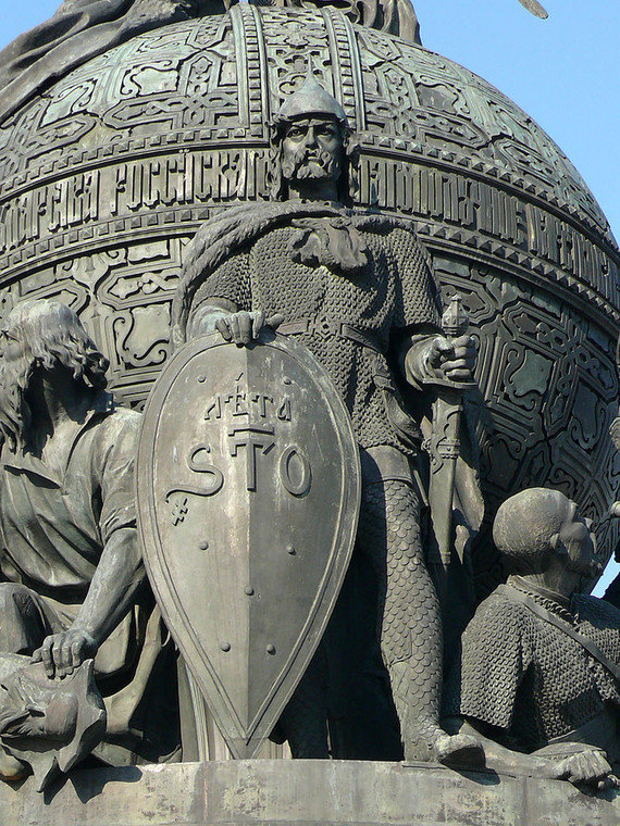 Ruryk I na pomniku tysiąclecia Rusi