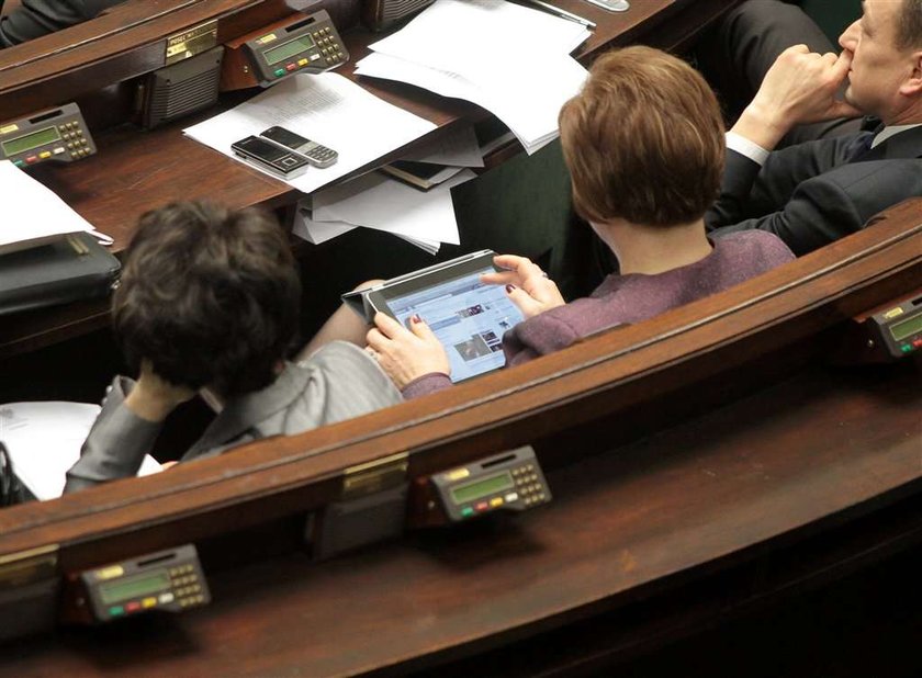 Sejm oszalał! Ty biedujesz, a posłowie... 