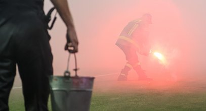 Przerwany mecz w I lidze! Interwencja strażaków na boisku