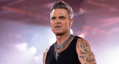 Robbie Williams nie wytrzymał i narobił w gacie na koncercie. Oburzona fanka: "Byłam tam! Ty mnie przytulałeś!"