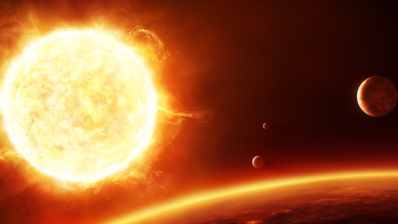 Burza słoneczna o "apokaliptycznym rozmachu" może w ciągu najbliższych 150 lat spowodować szkody wynoszące 20 bilionów dolarów - podaje dailymail.com. Badacze wzywają do stworzenia "planetarnej tarczy" w celu ochrony Ziemii.