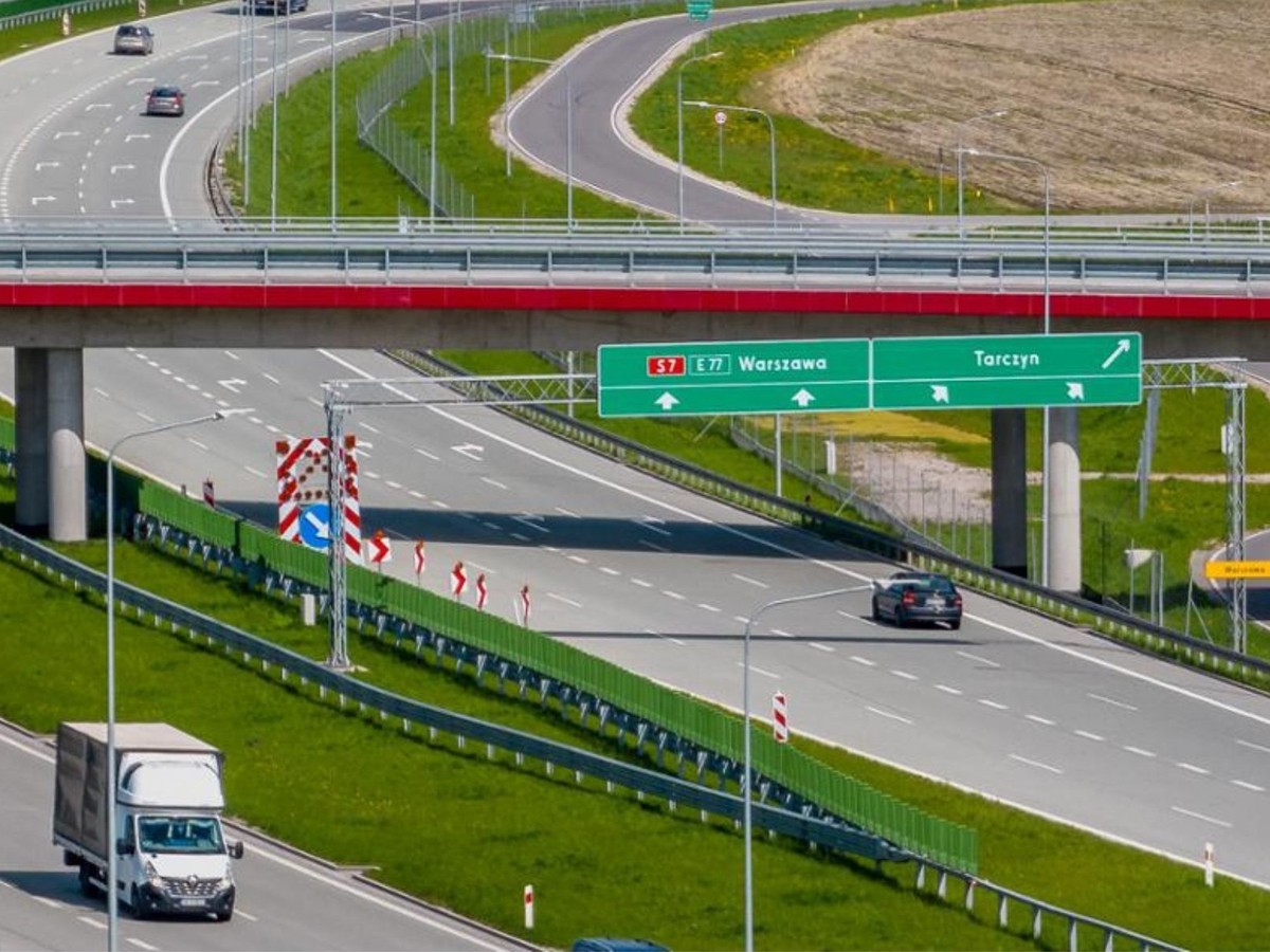 Węzeł Tarczyn Północ na S7 otwarty. Łączy trasę Warszawa – Kraków z DW 876